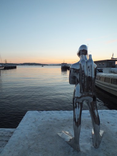 "The Diver" is watching over the Oslo fjord. 