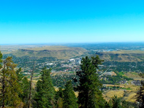On the top of the hill, from the Buffalo Bill Museum, you ave a great view over the whole valley below. 